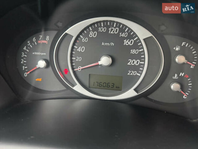 Серый Хендай Туксон, объемом двигателя 1.98 л и пробегом 175 тыс. км за 7800 $, фото 18 на Automoto.ua