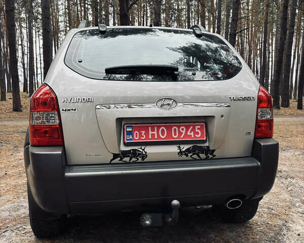 Сірий Хендай Туксон, об'ємом двигуна 1.98 л та пробігом 186 тис. км за 8200 $, фото 21 на Automoto.ua
