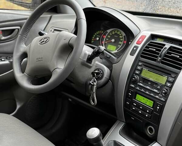 Хендай Туксон 2006 в Киеве на Automoto.ua Серый Хендай Туксон, объемом двигателя 1.98 л и пробегом 198 тыс. км за 7100 $, фото 24 на Automoto.ua