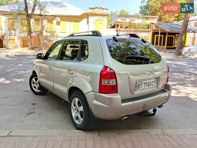 Сірий Хендай Туксон, об'ємом двигуна 2 л та пробігом 277 тис. км за 8000 $, фото 1 на Automoto.ua