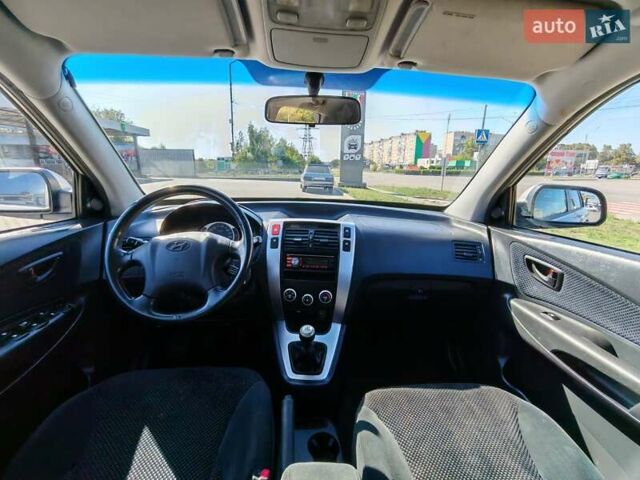 Сірий Хендай Туксон, об'ємом двигуна 2 л та пробігом 191 тис. км за 6500 $, фото 17 на Automoto.ua