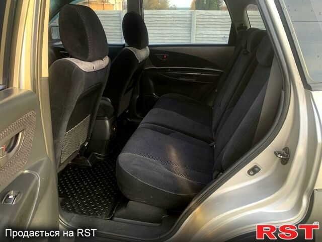 Серый Хендай Туксон, объемом двигателя 2 л и пробегом 215 тыс. км за 7500 $, фото 3 на Automoto.ua