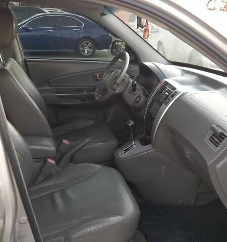 Серый Хендай Туксон, объемом двигателя 2 л и пробегом 207 тыс. км за 7500 $, фото 3 на Automoto.ua