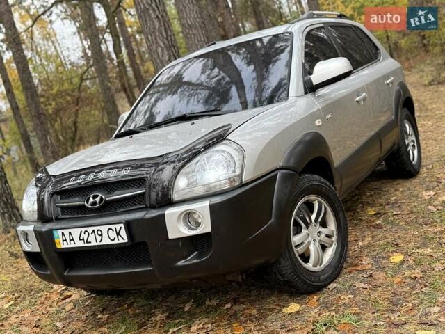Хендай Туксон 2006 в Киеве на Automoto.ua Серый Хендай Туксон, объемом двигателя 1.98 л и пробегом 198 тыс. км за 7100 $, фото 5 на Automoto.ua