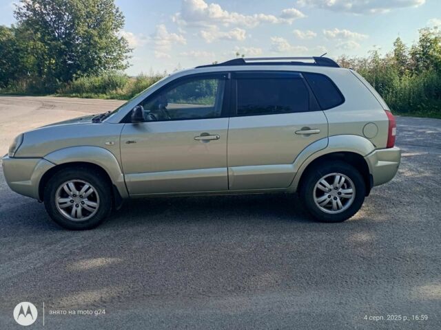 Сірий Хендай Туксон, об'ємом двигуна 2 л та пробігом 270 тис. км за 7000 $, фото 12 на Automoto.ua