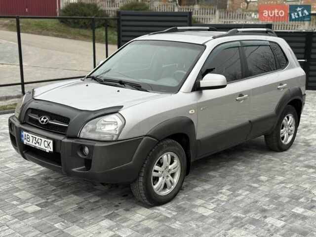 Серый Хендай Туксон, объемом двигателя 1.98 л и пробегом 252 тыс. км за 6950 $, фото 2 на Automoto.ua