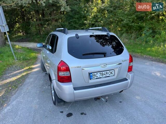 Сірий Хендай Туксон, об'ємом двигуна 1.98 л та пробігом 261 тис. км за 7200 $, фото 6 на Automoto.ua