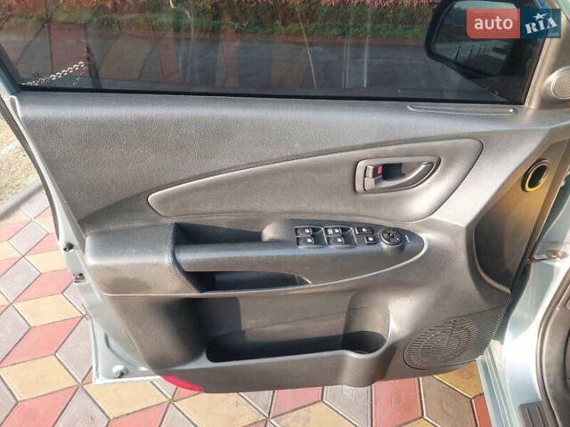 Сірий Хендай Туксон, об'ємом двигуна 1.98 л та пробігом 175 тис. км за 6250 $, фото 9 на Automoto.ua