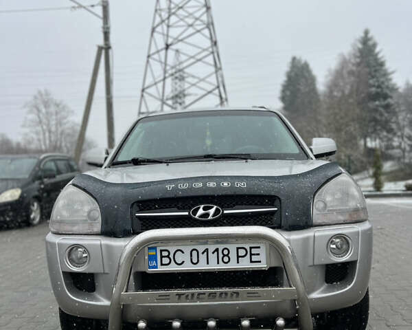 Сірий Хендай Туксон, об'ємом двигуна 1.99 л та пробігом 252 тис. км за 6700 $, фото 19 на Automoto.ua
