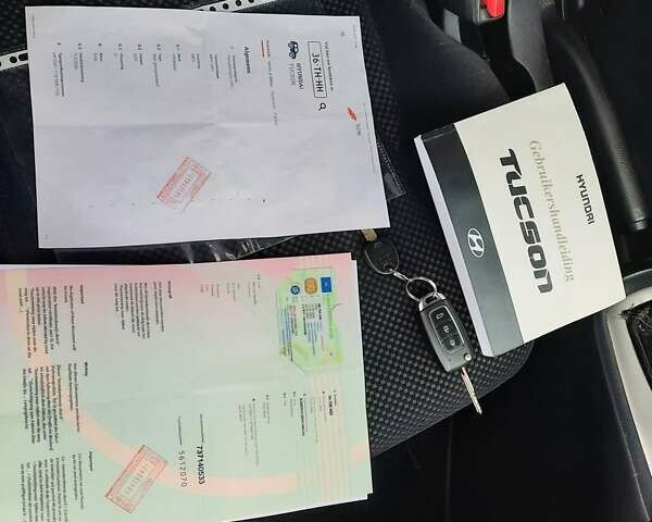 Сірий Хендай Туксон, об'ємом двигуна 2 л та пробігом 197 тис. км за 7800 $, фото 105 на Automoto.ua