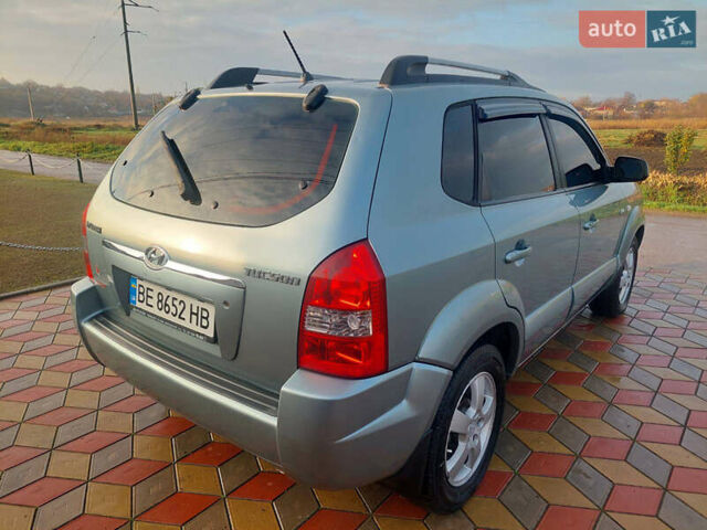 Сірий Хендай Туксон, об'ємом двигуна 1.98 л та пробігом 175 тис. км за 6250 $, фото 3 на Automoto.ua