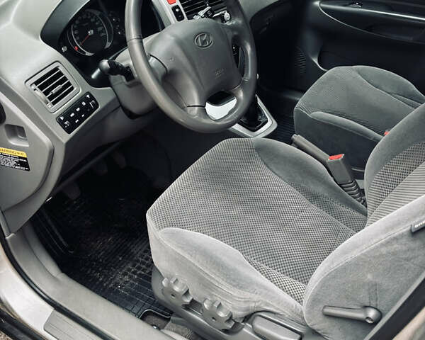 Сірий Хендай Туксон, об'ємом двигуна 1.98 л та пробігом 186 тис. км за 8200 $, фото 38 на Automoto.ua