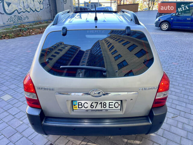Сірий Хендай Туксон, об'ємом двигуна 2 л та пробігом 215 тис. км за 7350 $, фото 8 на Automoto.ua