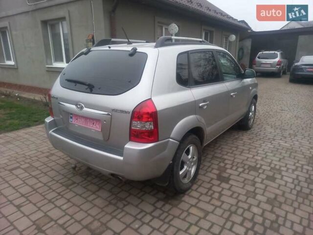 Серый Хендай Туксон, объемом двигателя 2 л и пробегом 226 тыс. км за 6200 $, фото 4 на Automoto.ua