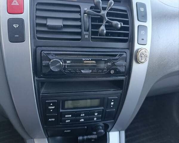 Серый Хендай Туксон, объемом двигателя 1.99 л и пробегом 222 тыс. км за 7800 $, фото 16 на Automoto.ua