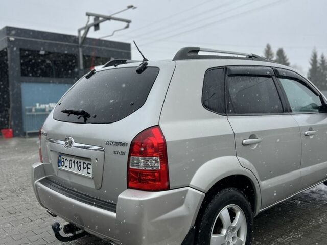 Сірий Хендай Туксон, об'ємом двигуна 2 л та пробігом 241 тис. км за 6700 $, фото 6 на Automoto.ua