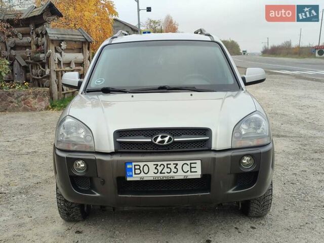 Серый Хендай Туксон, объемом двигателя 1.99 л и пробегом 210 тыс. км за 7900 $, фото 7 на Automoto.ua