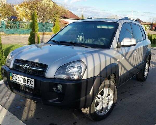 Хендай Туксон 2006 в Бродах на Automoto.ua Серый Хендай Туксон, объемом двигателя 1.98 л и пробегом 215 тыс. км за 6300 $, фото 2 на Automoto.ua
