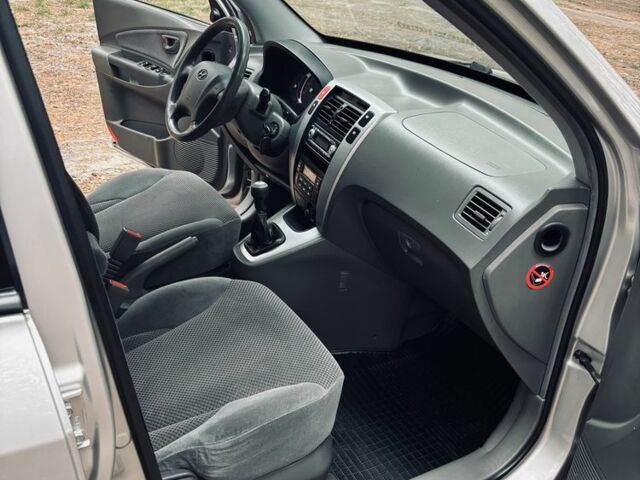 Хендай Туксон 2006 в Харькове на Automoto.ua Серый Хендай Туксон, объемом двигателя 2 л и пробегом 186 тыс. км за 8000 $, фото 11 на Automoto.ua