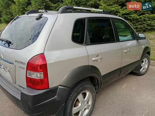 Сірий Хендай Туксон, об'ємом двигуна 1.99 л та пробігом 252 тис. км за 7000 $, фото 34 на Automoto.ua