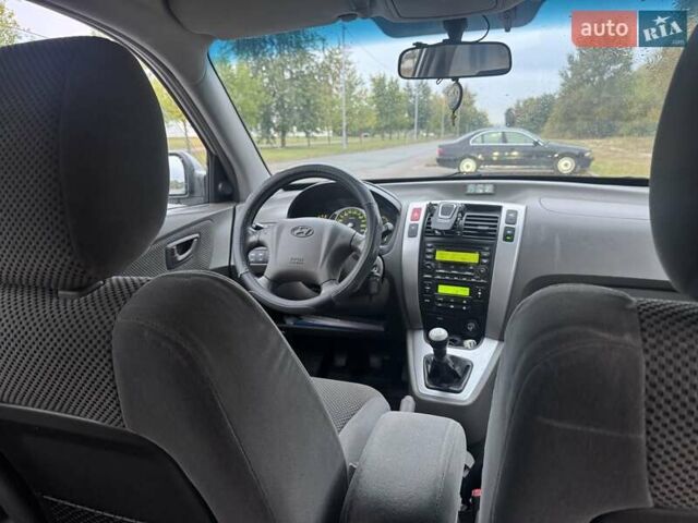 Сірий Хендай Туксон, об'ємом двигуна 1.98 л та пробігом 255 тис. км за 7000 $, фото 11 на Automoto.ua