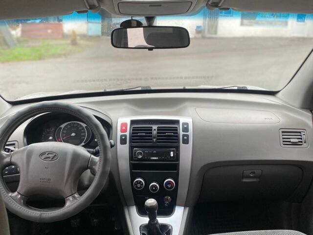 Серый Хендай Туксон, объемом двигателя 2 л и пробегом 189 тыс. км за 6700 $, фото 12 на Automoto.ua