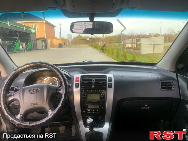 Серый Хендай Туксон, объемом двигателя 2 л и пробегом 215 тыс. км за 7500 $, фото 7 на Automoto.ua