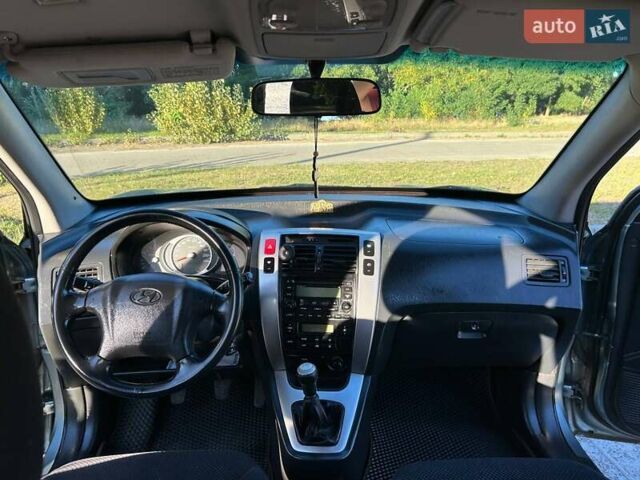 Сірий Хендай Туксон, об'ємом двигуна 2 л та пробігом 256 тис. км за 7500 $, фото 9 на Automoto.ua