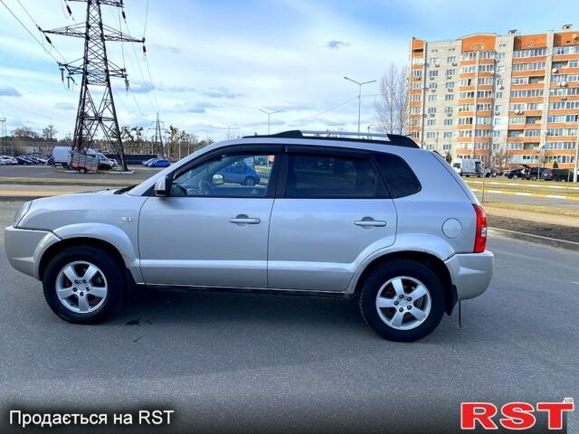 Сірий Хендай Туксон, об'ємом двигуна 2 л та пробігом 245 тис. км за 6500 $, фото 2 на Automoto.ua