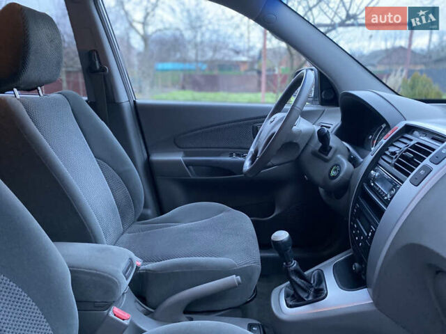 Сірий Хендай Туксон, об'ємом двигуна 2 л та пробігом 105 тис. км за 6990 $, фото 21 на Automoto.ua