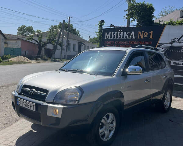 Сірий Хендай Туксон, об'ємом двигуна 1.98 л та пробігом 280 тис. км за 6700 $, фото 2 на Automoto.ua