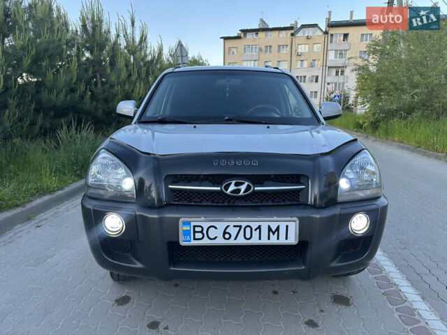 Серый Хендай Туксон, объемом двигателя 0 л и пробегом 210 тыс. км за 7000 $, фото 4 на Automoto.ua