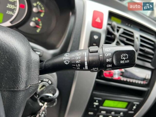 Серый Хендай Туксон, объемом двигателя 2 л и пробегом 263 тыс. км за 7440 $, фото 22 на Automoto.ua
