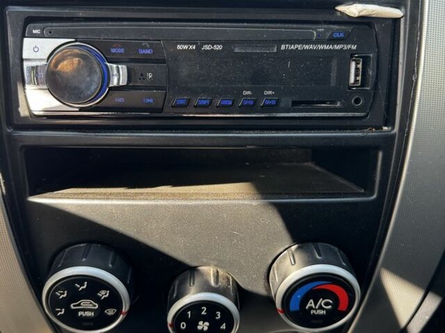 Хендай Туксон 2006 в Краматорске на Automoto.ua Серый Хендай Туксон, объемом двигателя 2 л и пробегом 300 тыс. км за 3500 $, фото 12 на Automoto.ua