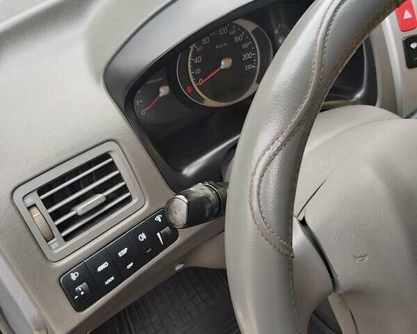 Сірий Хендай Туксон, об'ємом двигуна 1.99 л та пробігом 223 тис. км за 7500 $, фото 15 на Automoto.ua