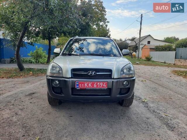 Сірий Хендай Туксон, об'ємом двигуна 2 л та пробігом 197 тис. км за 7800 $, фото 29 на Automoto.ua