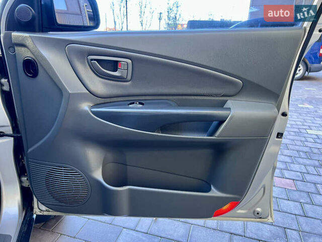 Сірий Хендай Туксон, об'ємом двигуна 2 л та пробігом 215 тис. км за 7350 $, фото 55 на Automoto.ua