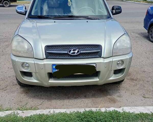 Сірий Хендай Туксон, об'ємом двигуна 1.98 л та пробігом 270 тис. км за 7000 $, фото 2 на Automoto.ua