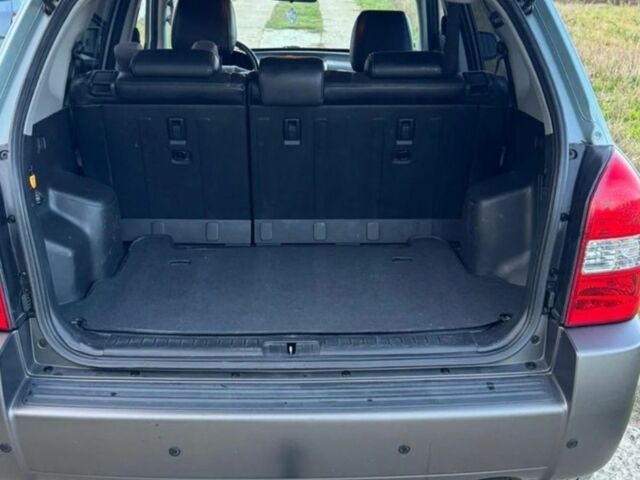 Хендай Туксон 2006 у Фастове на Automoto.ua Сірий Хендай Туксон, об'ємом двигуна 1.9 л та пробігом 311 тис. км за 2000 $, фото 7 на Automoto.ua