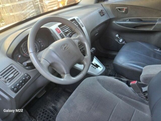 Серый Хендай Туксон, объемом двигателя 2 л и пробегом 234 тыс. км за 8200 $, фото 4 на Automoto.ua