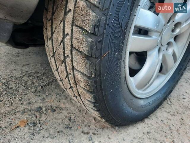 Сірий Хендай Туксон, об'ємом двигуна 2 л та пробігом 197 тис. км за 7800 $, фото 102 на Automoto.ua