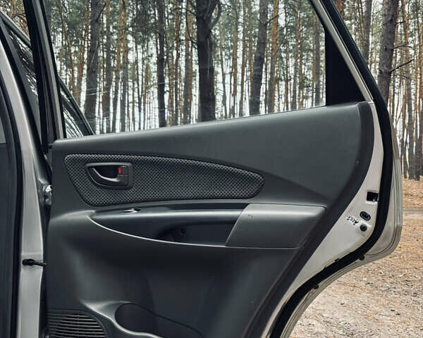 Сірий Хендай Туксон, об'ємом двигуна 1.98 л та пробігом 186 тис. км за 8200 $, фото 44 на Automoto.ua