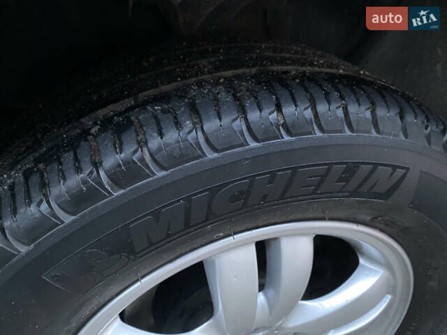 Сірий Хендай Туксон, об'ємом двигуна 2 л та пробігом 105 тис. км за 6990 $, фото 25 на Automoto.ua