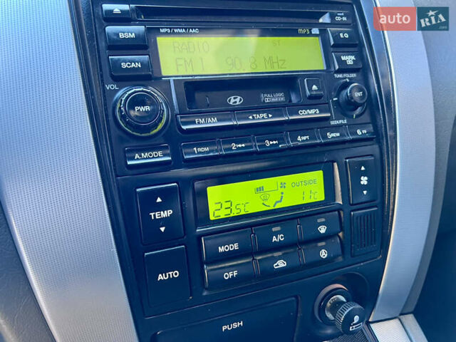 Сірий Хендай Туксон, об'ємом двигуна 2 л та пробігом 215 тис. км за 7350 $, фото 26 на Automoto.ua
