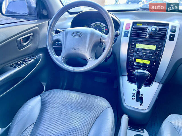 Сірий Хендай Туксон, об'ємом двигуна 2 л та пробігом 215 тис. км за 7350 $, фото 22 на Automoto.ua