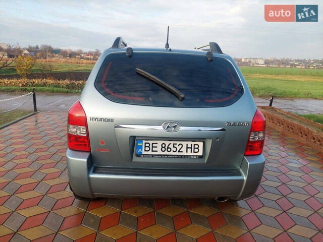 Серый Хендай Туксон, объемом двигателя 1.98 л и пробегом 175 тыс. км за 6050 $, фото 4 на Automoto.ua