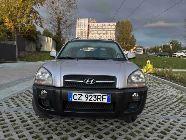 Серый Хендай Туксон, объемом двигателя 2 л и пробегом 175 тыс. км за 4800 $, фото 4 на Automoto.ua