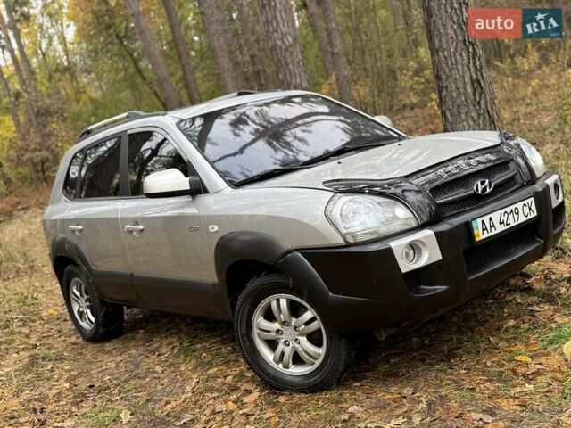 Хендай Туксон 2006 в Киеве на Automoto.ua Серый Хендай Туксон, объемом двигателя 1.98 л и пробегом 198 тыс. км за 7100 $, фото 7 на Automoto.ua