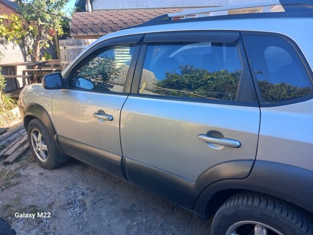 Хендай Туксон 2006 в Первомайск на Automoto.ua Серый Хендай Туксон, объемом двигателя 2 л и пробегом 234 тыс. км за 8500 $, фото 2 на Automoto.ua