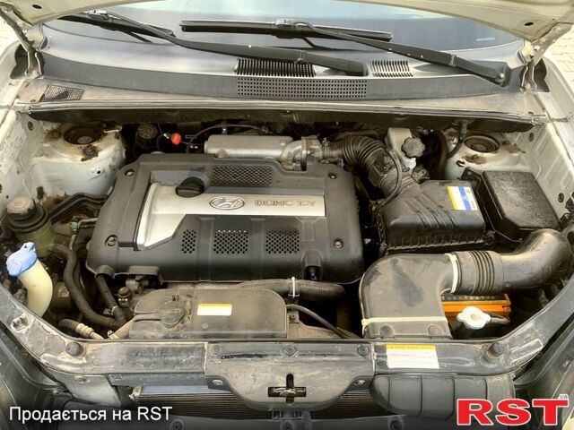 Серый Хендай Туксон, объемом двигателя 2 л и пробегом 215 тыс. км за 7500 $, фото 6 на Automoto.ua